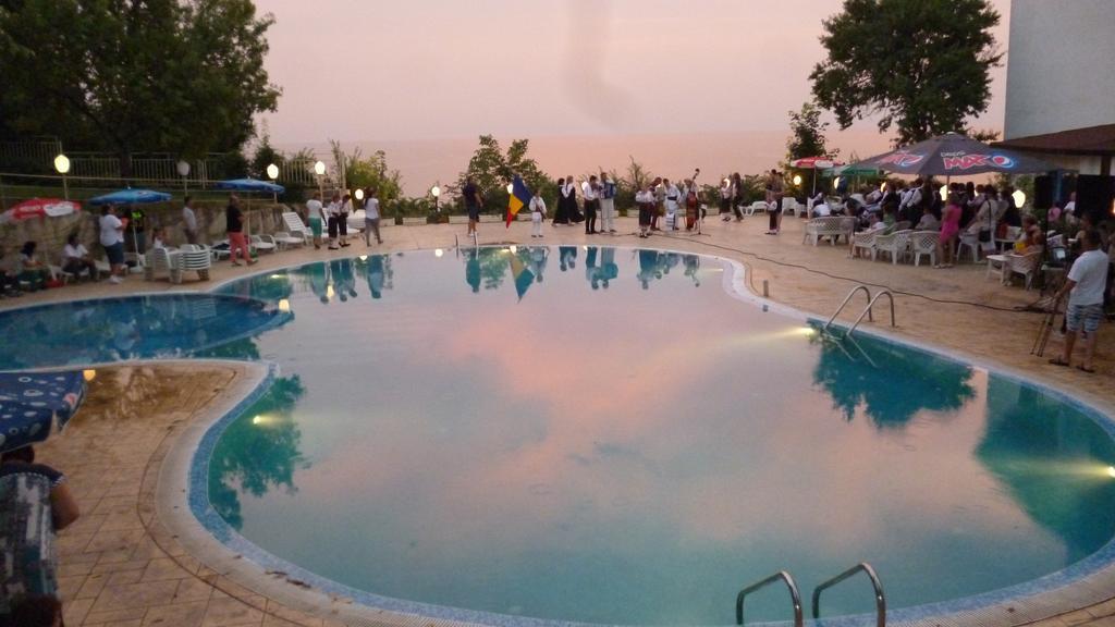 Ahilea Hotel - Free Pool Access Balchik Eksteriør billede
